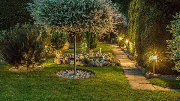 Las mejores ideas para iluminar tu jardín
