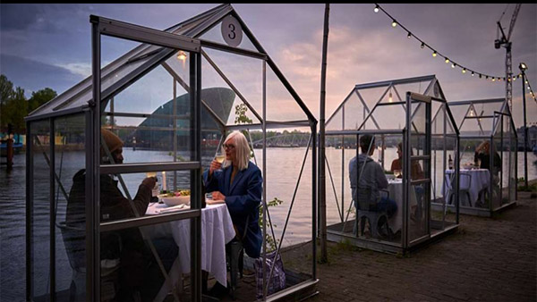 Mesas invernadero por coronavirus: el restaurante holandés que encontró una adorable solución