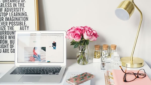 6 cosas que haces mal en tu mesa de trabajo