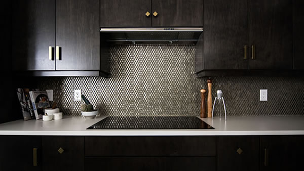Mosaico vítreo: la tendencia de decoración en el hogar para baños y cocinas