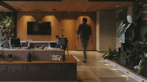 ¿Qué distancia debe haber entre el sofá y el televisor?