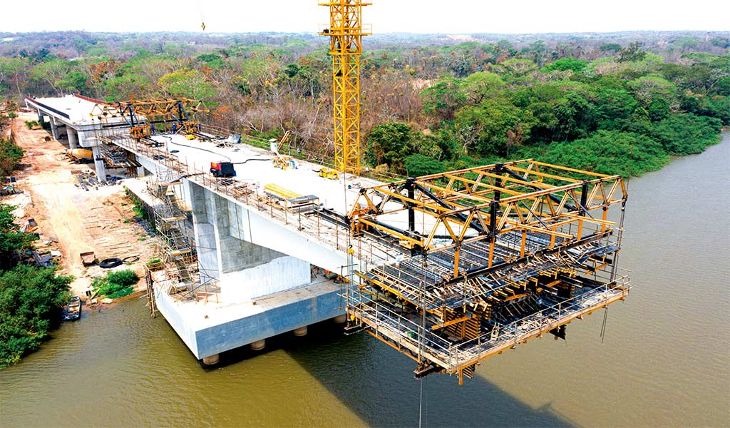 ULMA brinda solución a 240 metros de vano con el sistema de voladizos sucesivos
