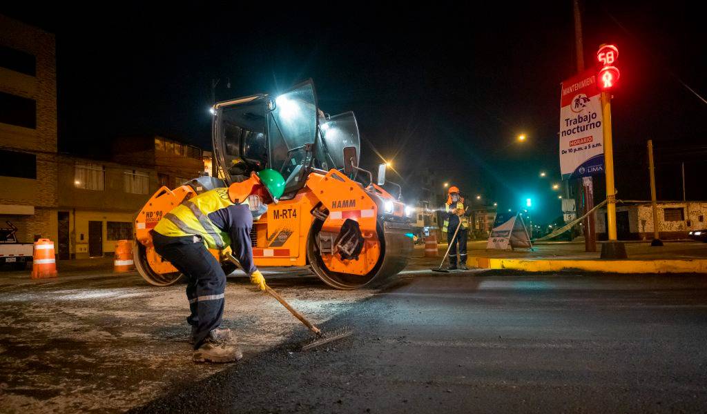 Municipalidad de Lima renueva pistas y señalización horizontal en la Av. Perú