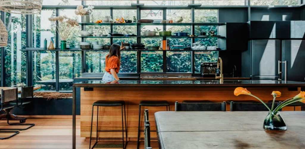 Casas con extensiones de vidrio llenas de luz