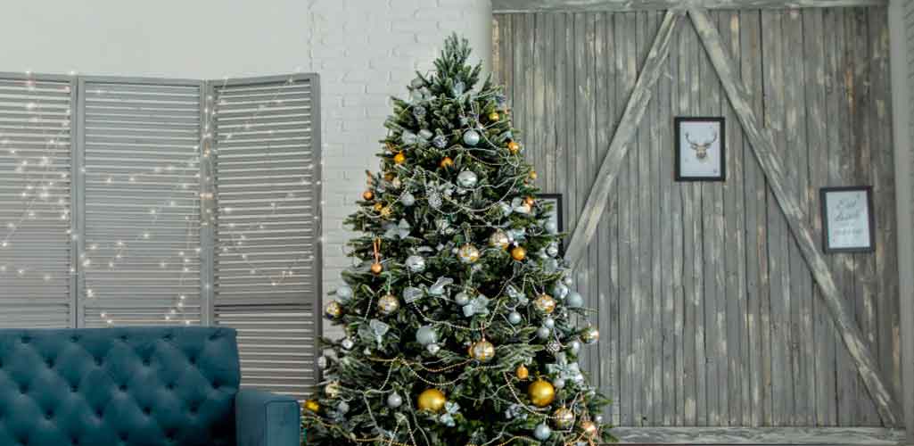 El truco infalible para limpiar correctamente tu árbol de Navidad antes de decorarlo