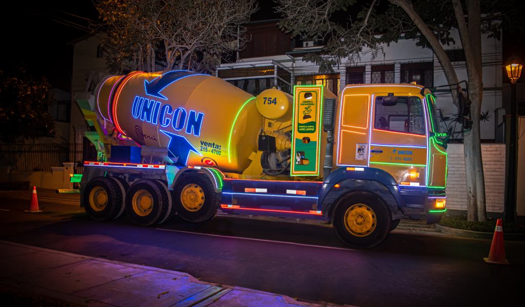 UNICON celebra la magia de la Navidad con su tradicional recorrido de camiones mezcladores a gas natural
