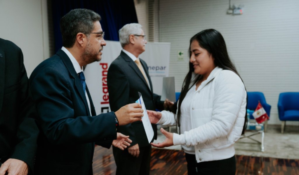 Empoderamiento femenino en el sector eléctrico: jóvenes culminan el programa "Soy Mujer, Soy Electricista”