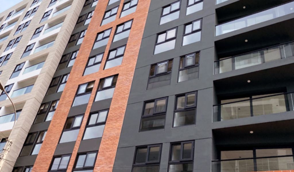 ¿Cómo las ventanas de PVC de Confort PVC pueden mejorar la estética y la funcionalidad de un edificio?