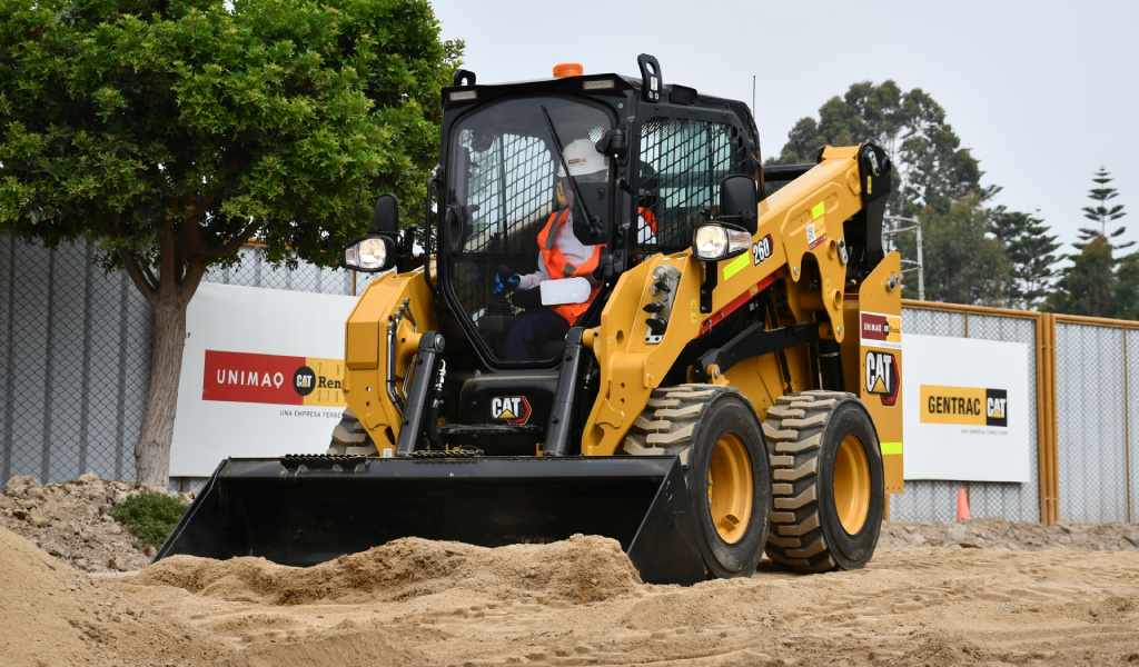 Unimaq lanza nueva generación de minicargadores Cat en el mercado peruano