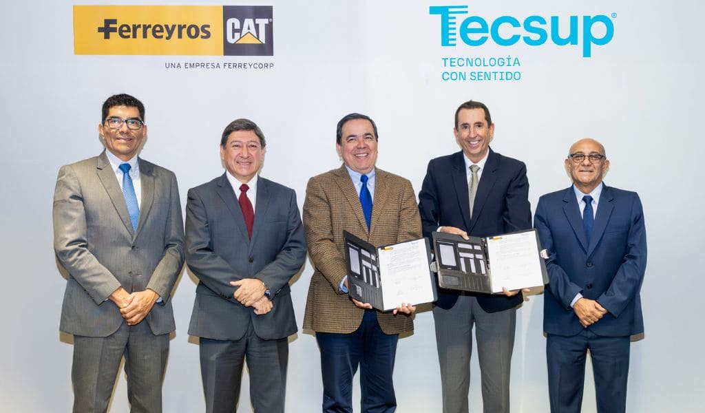 Ferreyros y Tecsup refuerzan histórica alianza para formar talento técnico en maquinaria pesada