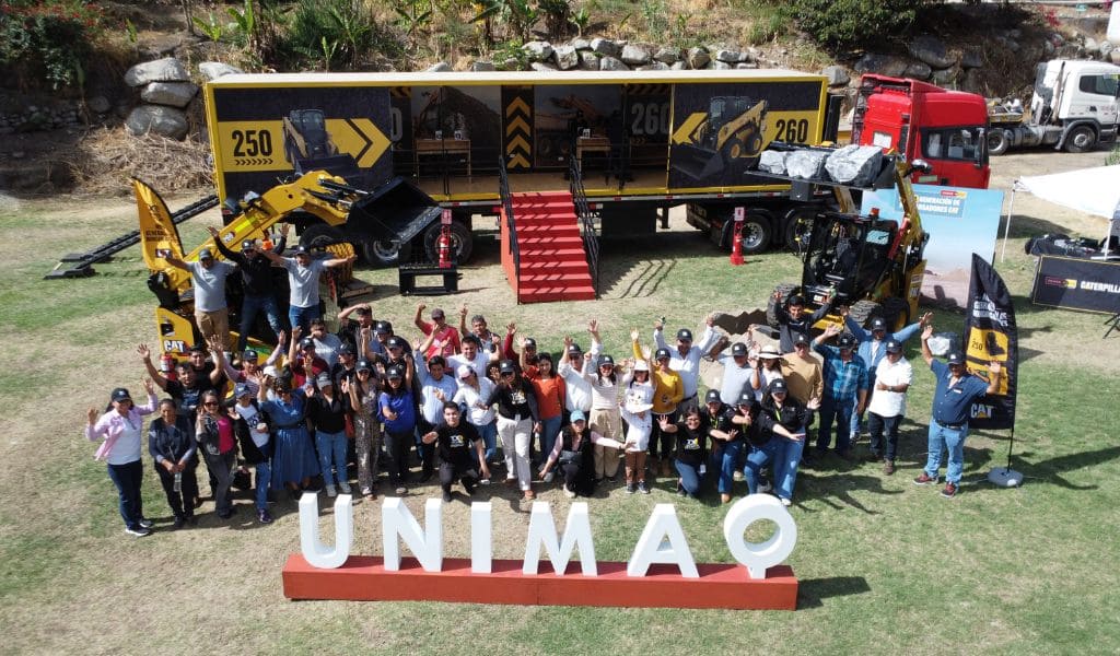 Unimaq realiza primer 'roadshow' de maquinaria del país con la nueva generación de minicargadores Cat
