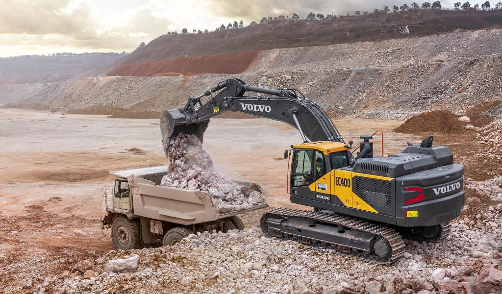 Volvo lanza su nueva excavadora EC400F en PERUMIN 37: potencia, eficiencia y seguridad en cada ciclo