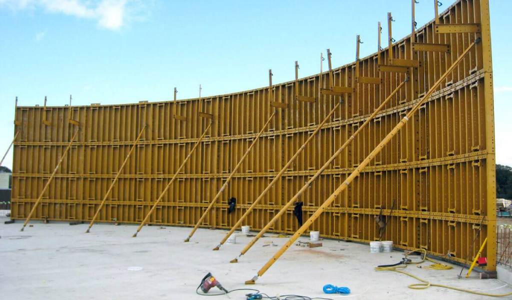 REDI-RADIUS®: el sistema de encofrado adaptable para muros curvos, tanques y estructuras circulares