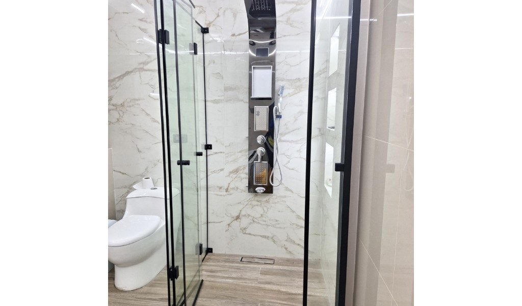 LunadecPerú: Mamparas de ducha para espacios tipo L