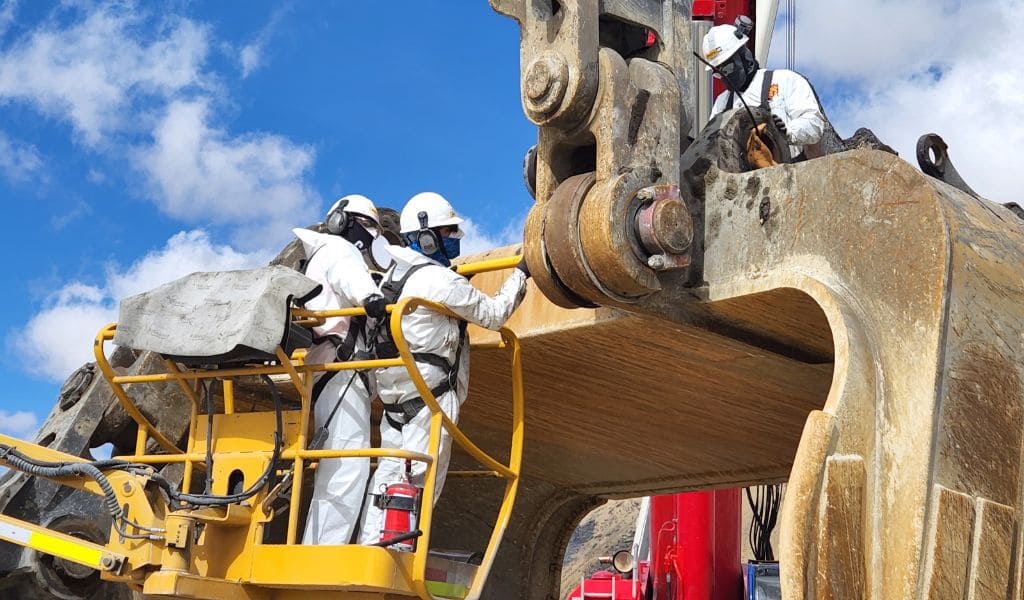 Ferreyros lidera reconstrucciones de palas gigantes Cat a nivel mundial