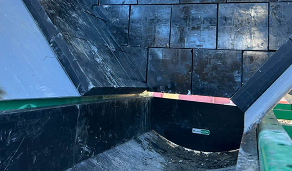 Rock Plate™ de RICHWOOD: Protección superior contra la abrasión en chutes de transferencia