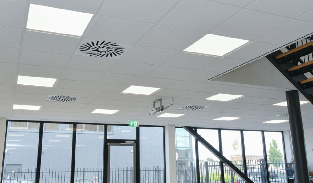 Eficiencia y diseño: la nueva era de la iluminación profesional en la construcción