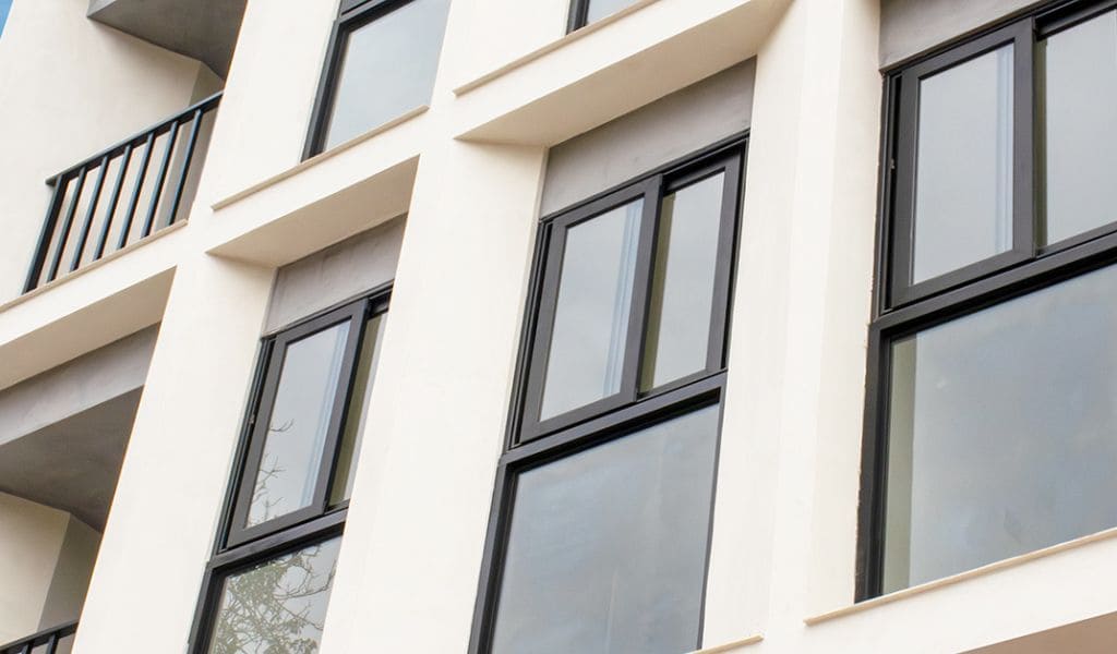 Vidrios laminados: la solución de seguridad que impulsa la arquitectura moderna