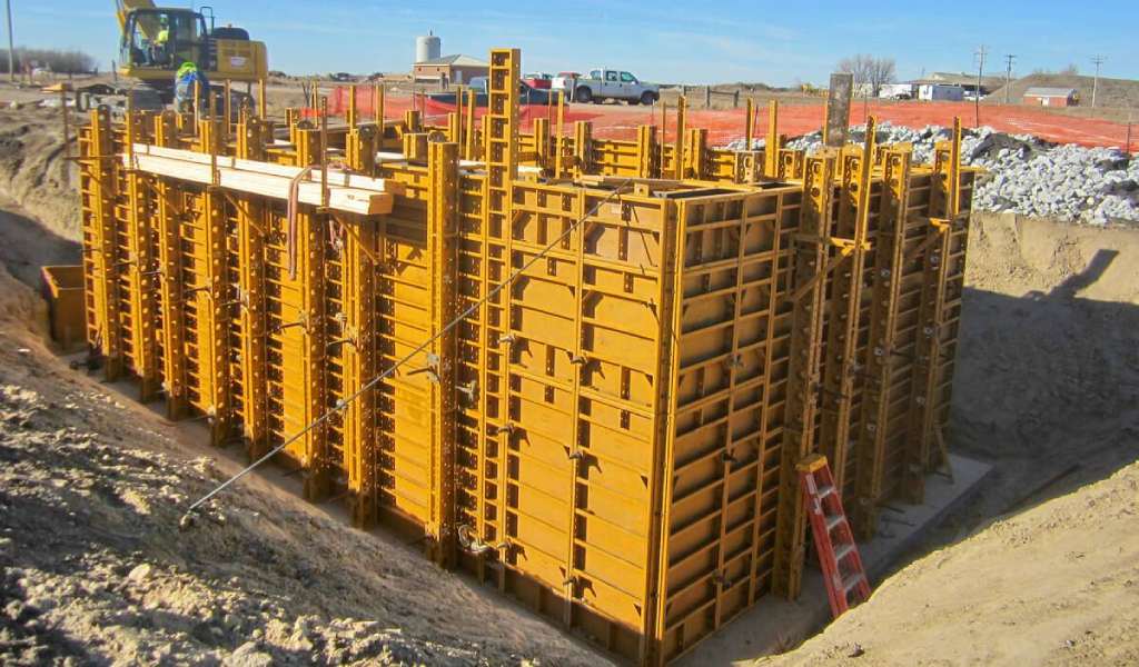 EFCO Lite: Sistema de encofrado liviano y ensamblable que optimiza la construcción de muros altos