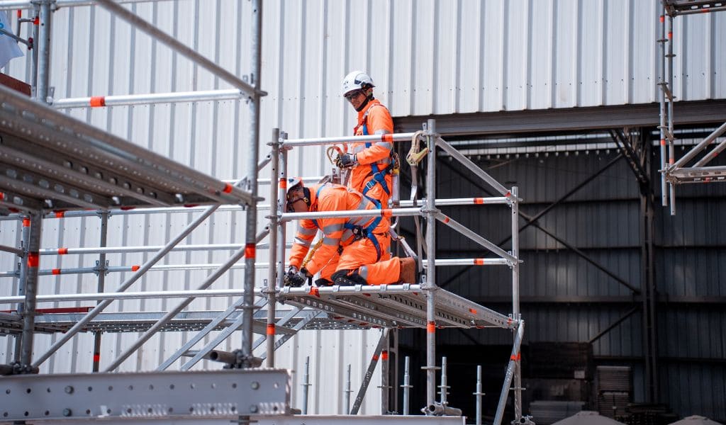Layher Perú: 18 Años Impulsando la Seguridad, Innovación y la Digitalización en Sistemas de Andamios