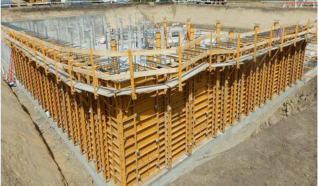 EFCO Lite: Sistema de encofrado liviano y ensamblable que optimiza la construcción de muros altos