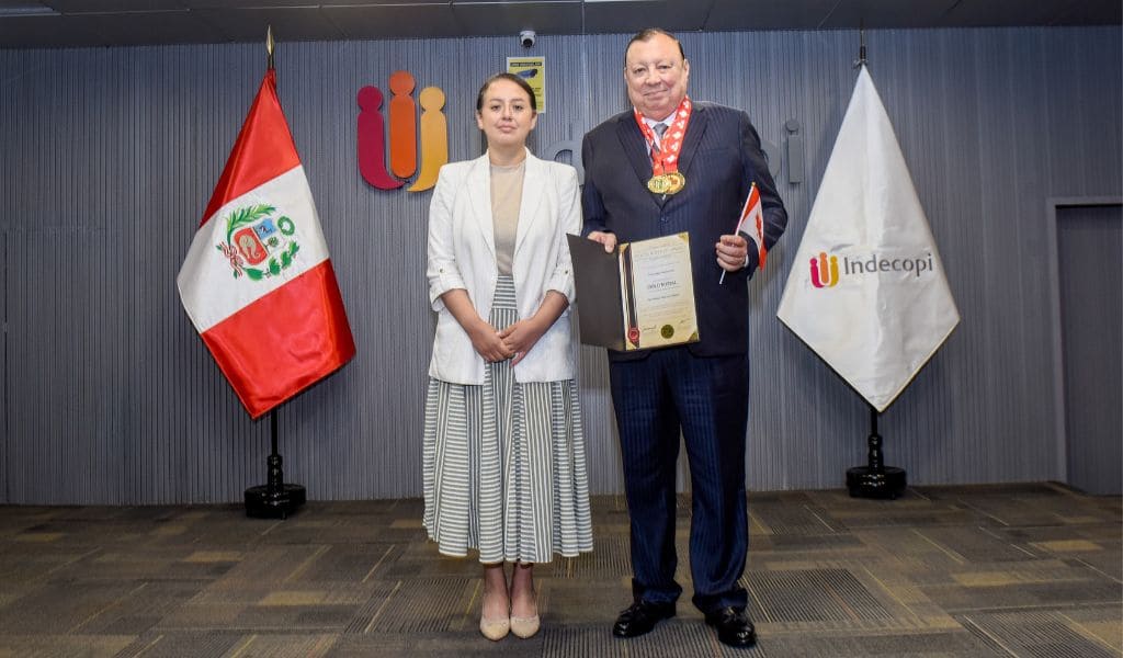 Aluminaire: su gerente general recibe reconocimiento del INDECOPI por destacada innovación premiada en Canadá