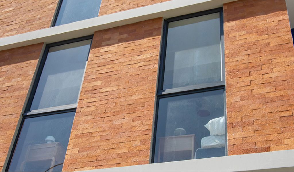 Gris grafito texturado: la nueva apuesta en acabados para arquitectura contemporánea