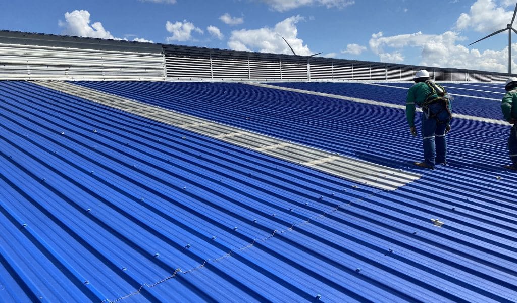 Cubiertas termoacústicas: eficiencia, confort y rendimiento para proyectos modernos