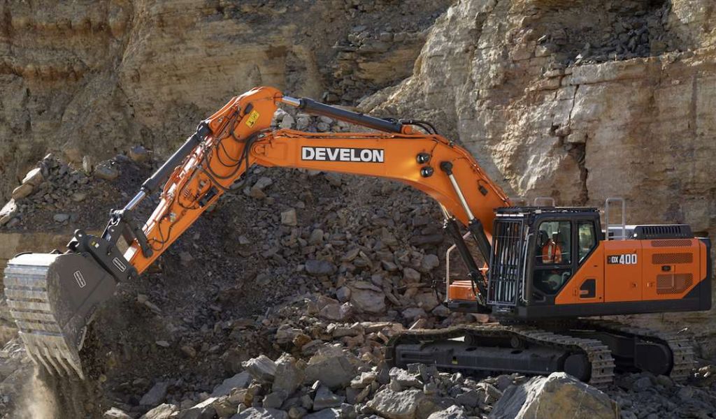 Maquinaria eléctrica vs. diésel en obra: costos operativos y huella ambiental