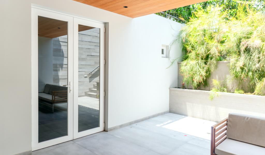 Cristal vs. Termopanel: ¿Cuál elegir para tu puerta?