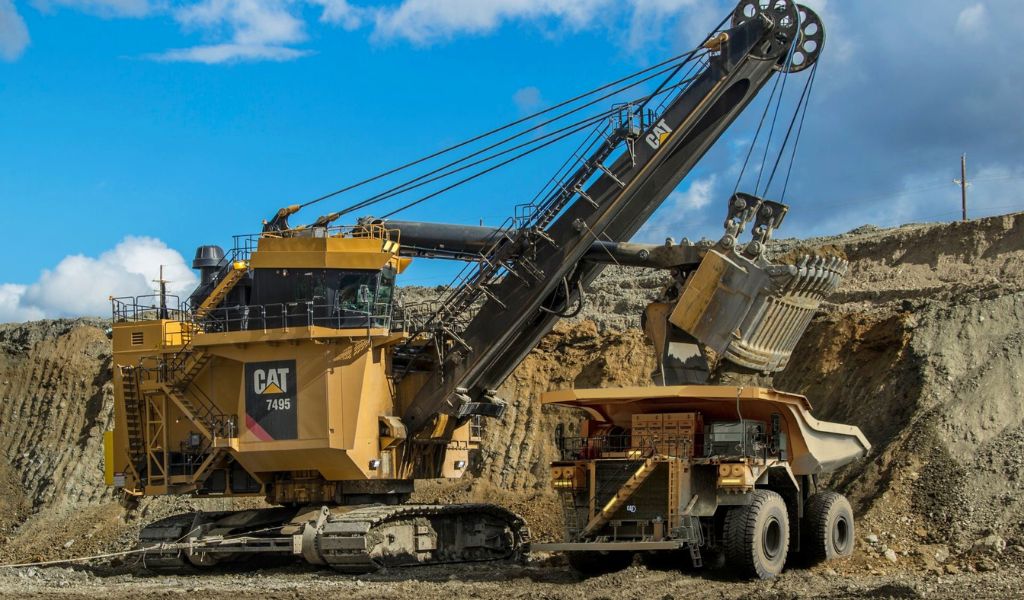 Minera Las Bambas otorga a Ferreyros y Caterpillar licitación de gran flota de máquinas gigantes