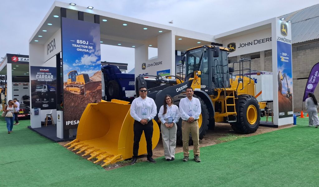 IPESA exhibe el cargador frontal John Deere 724P en el XVI CONAMIN