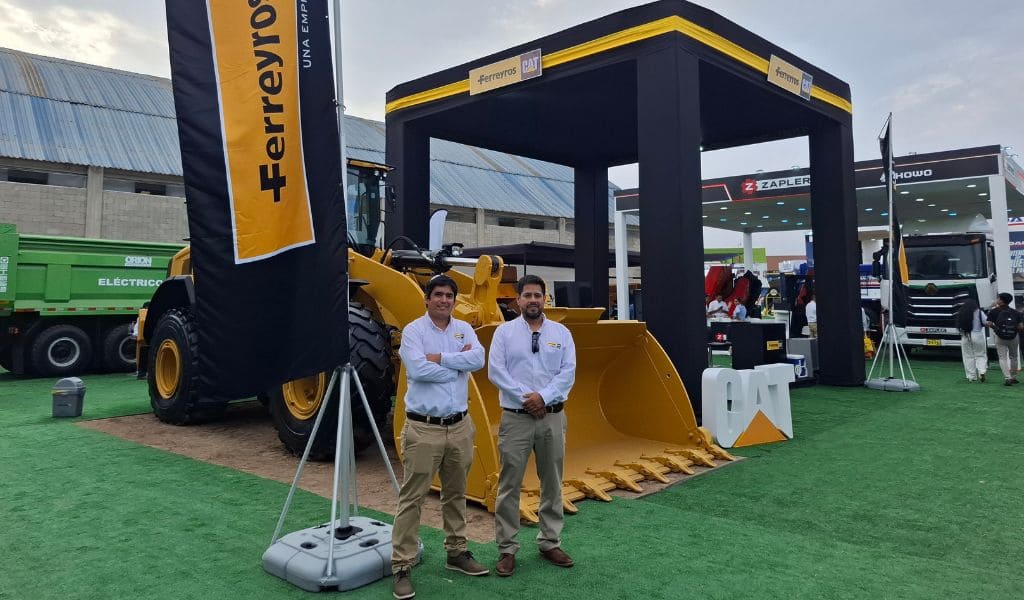 Ferreyros exhibe el cargador frontal CAT 962 en CONAMIN XVI con tecnología de última generación