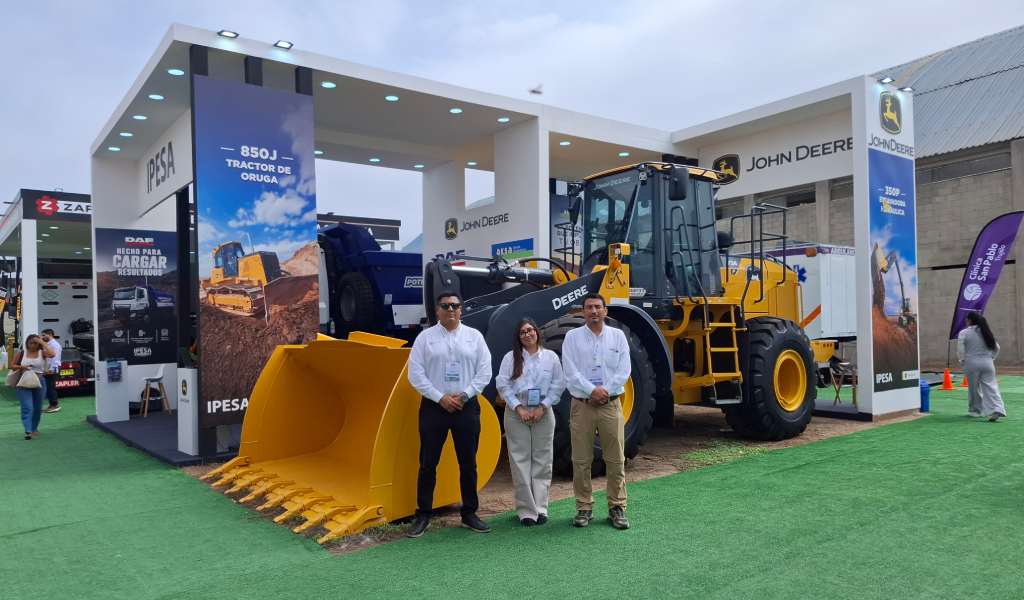 IPESA exhibe el cargador frontal John Deere 724P en el XVI CONAMIN