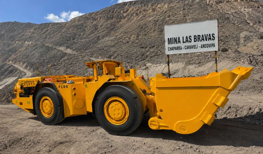 Corporación Macmining fortalece las operaciones mineras con la entrega de una FL04 a U&H STAR SAC