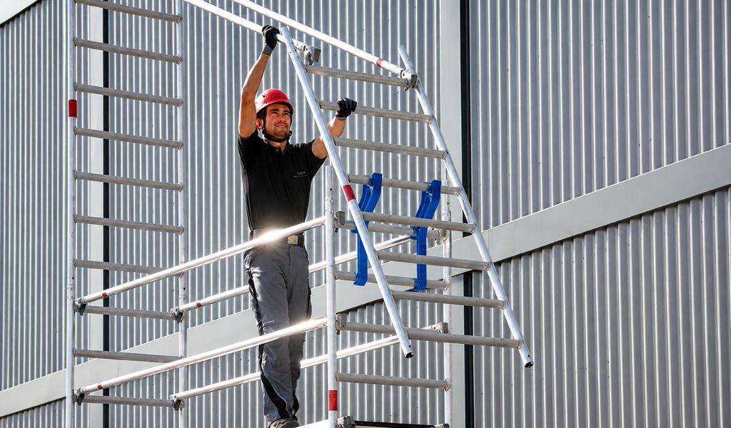 Torres móviles Layher: la solución segura y eficiente para trabajos en altura en construcción e industria
