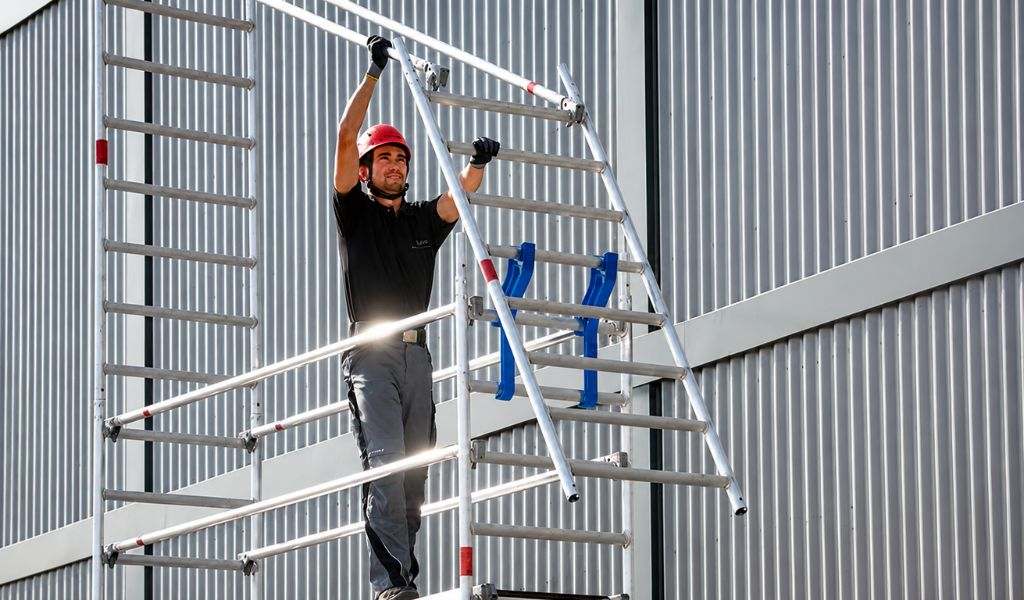 Torres móviles Layher: la solución segura y eficiente para trabajos en altura en construcción e industria