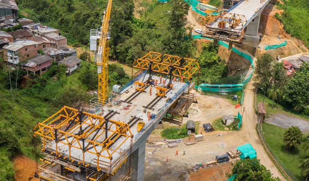 Carro de avance CVS: sistema de encofrado de alta resistencia para puentes de gran luz con avance hidráulico