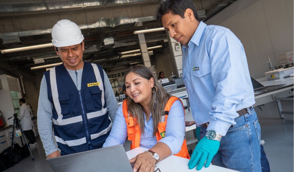 Pacasmayo renueva la acreditación de sus laboratorios e impulsa el control de calidad en obra con su Laboratorio Móvil