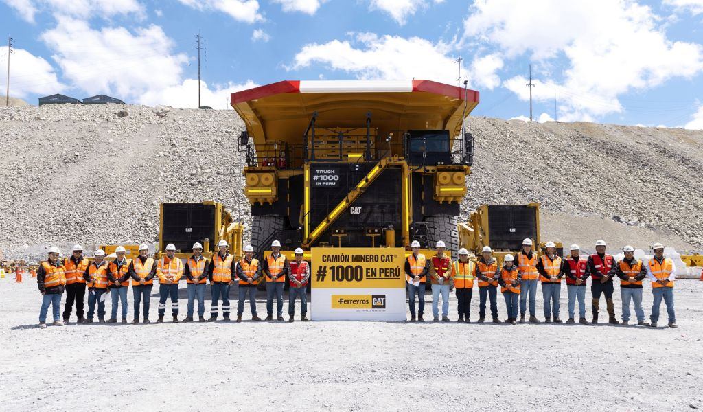 Ferreyros entrega el camión minero Caterpillar número 1,000 en el Perú