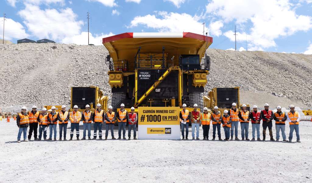 Ferreyros entrega el camión minero Caterpillar número 1,000 en el Perú