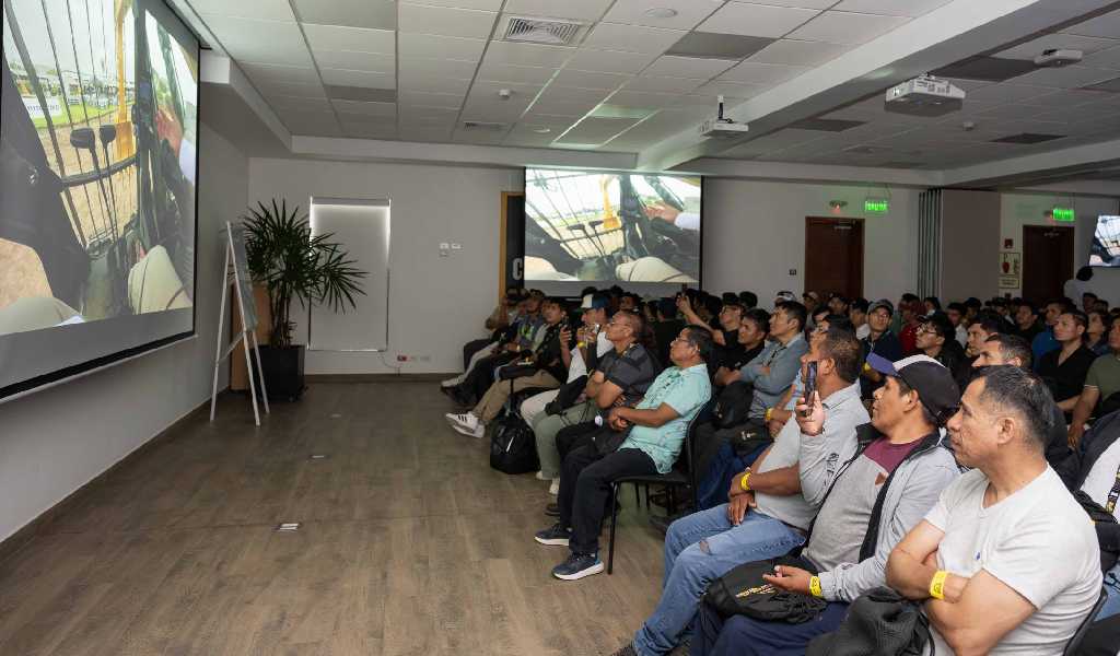 Operadores de maquinaria pesada celebran su día en encuentro del Club de Operadores de Ferreycorp