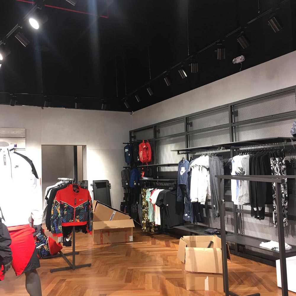 de Obra en tienda Nike Kicks Lounge - Lima Norte NATHALY GOÑI - INTERIOR STUDIO | Arquiproductos