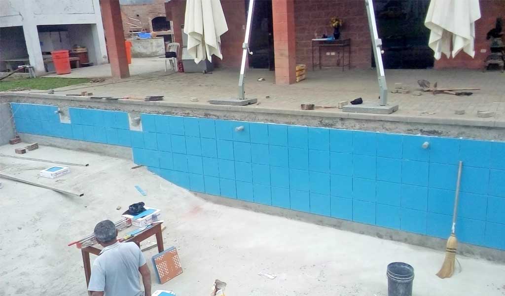 Especialista Sika Recomienda SikaCeram®-250 Piscina
