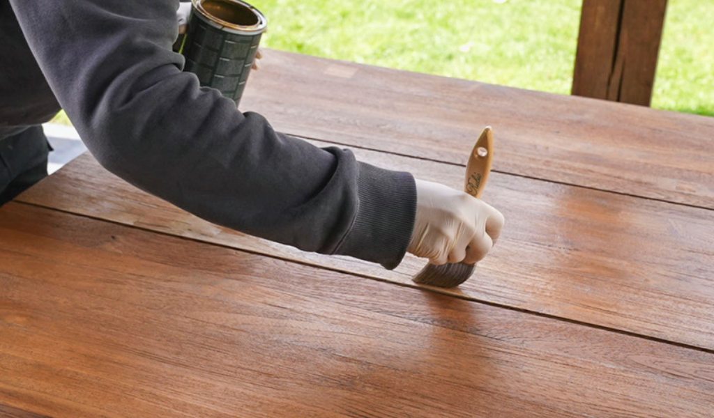 ¿Quieres realzar la belleza natural de tu madera con protección duradera?