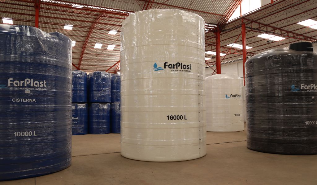 Farplast lanza tanque cisterna industrial de 16,000 L para almacenamiento de agua en proyectos de construcción