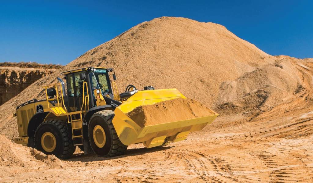 John Deere 744P: Potencia sin límites para minería en altura | IPESA