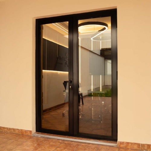 Puerta batiente Neuz 3000
